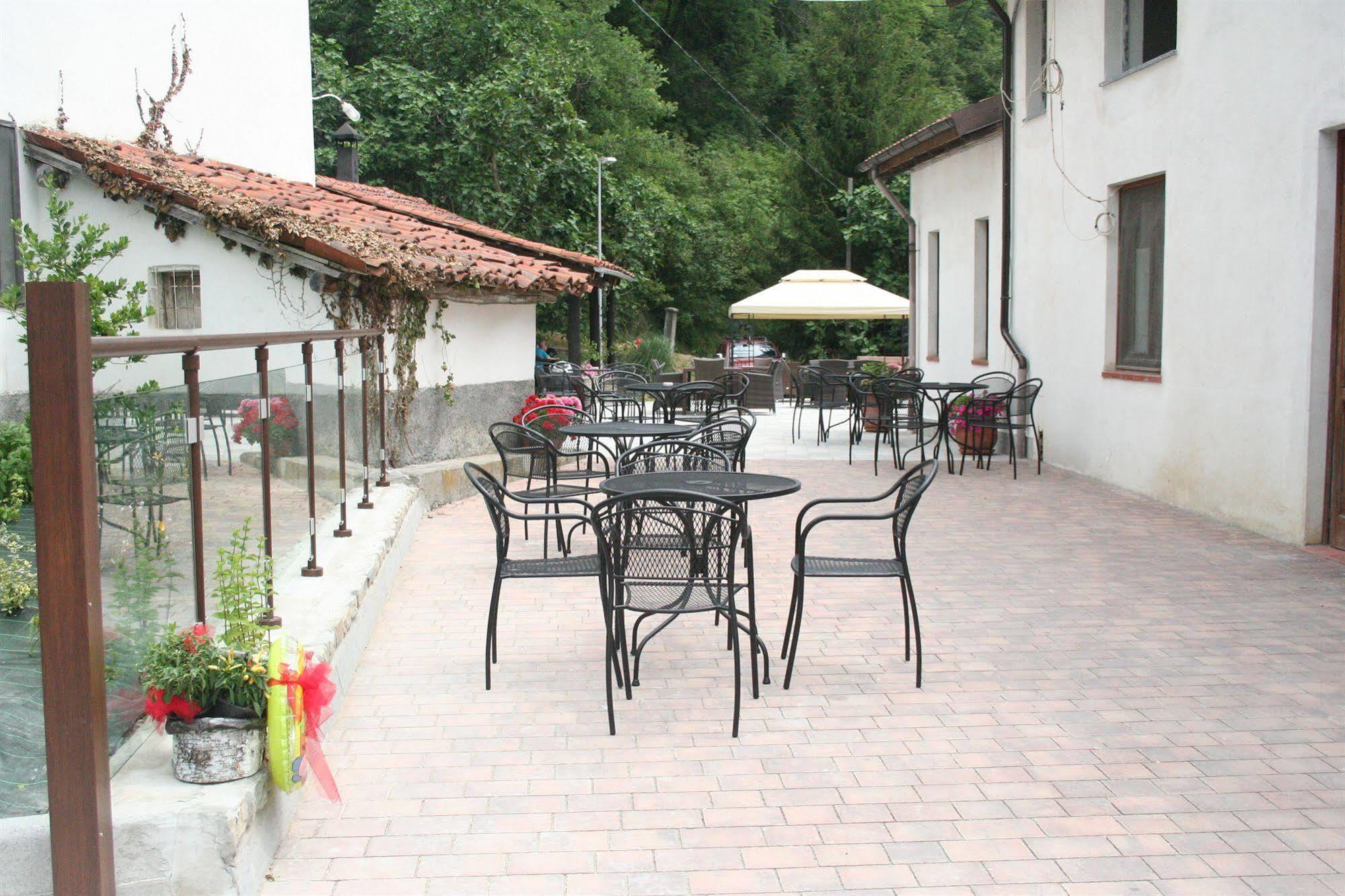 Agriturismo Cascina Del Vai Кайро Монтеноте Екстериор снимка